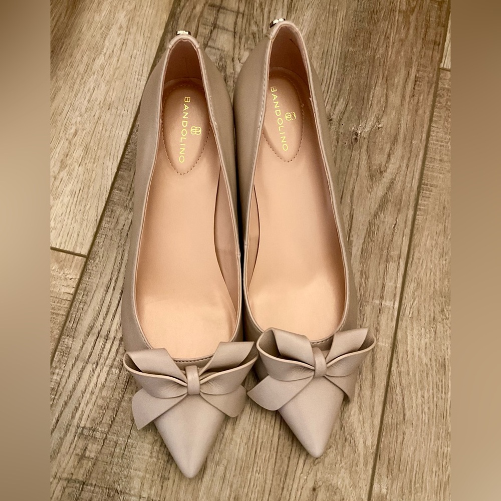 Bandolino Elegant Beige  rose Bow  shoes